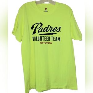 San Diego Padres Neon Yellow 2015 Volunteer T-shirt Collectable  Size Large